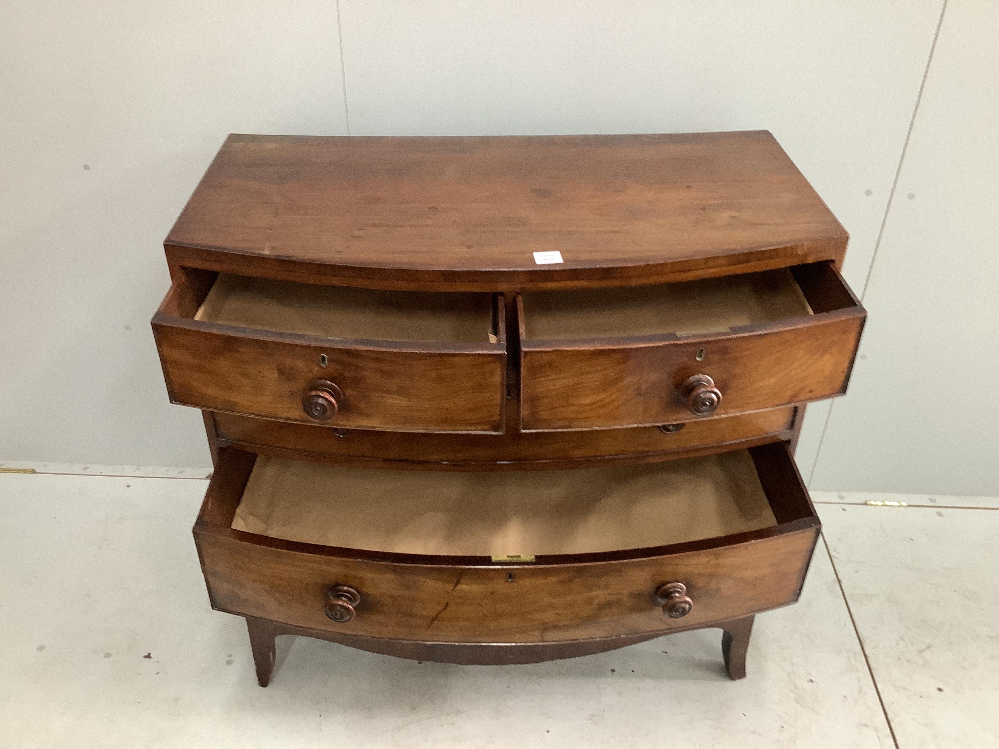 An early Victorian mahogany bowfront chest of drawers, width 107cm, depth 55cm, height 109cm